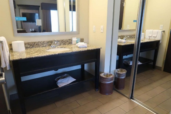 Hampton Inn By Hilton And Suites Salinas image 24