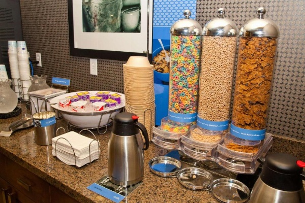 Hampton Inn By Hilton And Suites Salinas image 9